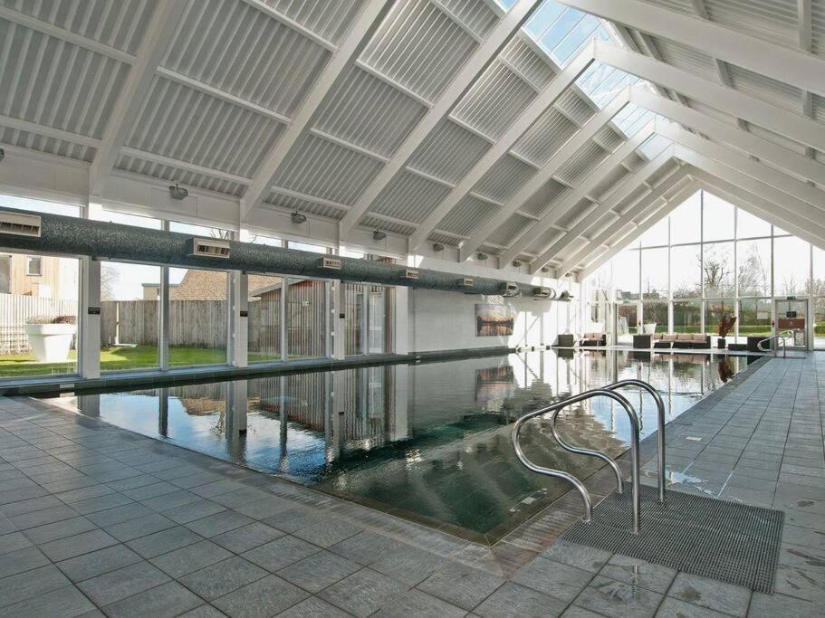 Cotswolds Lake Side Home With Luxury Spa Swallows Nest,Lower Mill Estate, Lakeside Home And Spa With A Harry Potter Cupboard Under The Stairs Somerford Keynes Exteriér fotografie