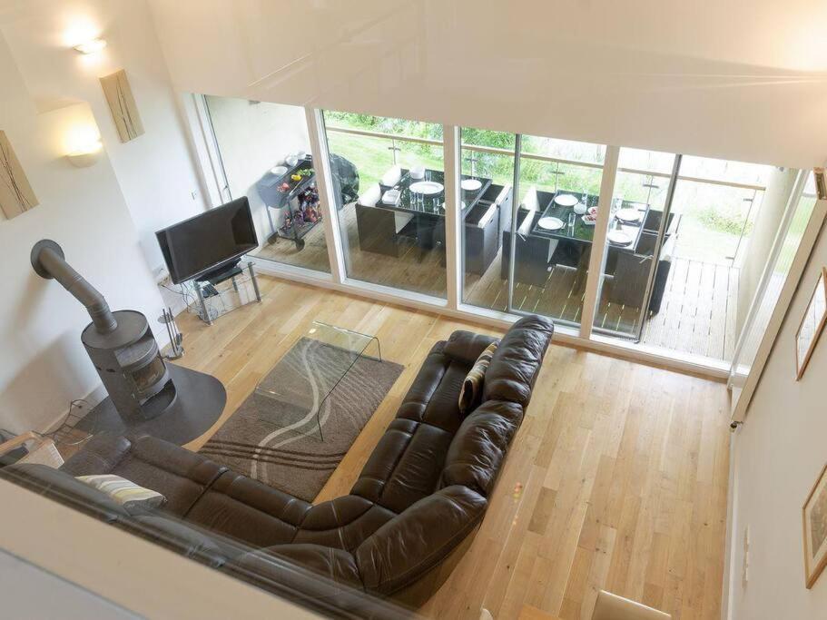 Cotswolds Lake Side Home With Luxury Spa Swallows Nest,Lower Mill Estate, Lakeside Home And Spa With A Harry Potter Cupboard Under The Stairs Somerford Keynes Exteriér fotografie